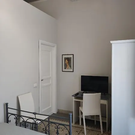 Kalsa Affittacamere 2*